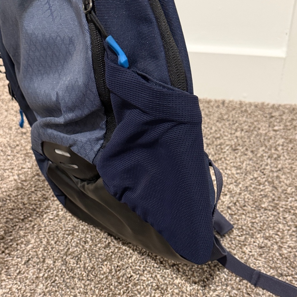 Eagle Creek Navy and Black Men's Backpack - Picture 4 of 7